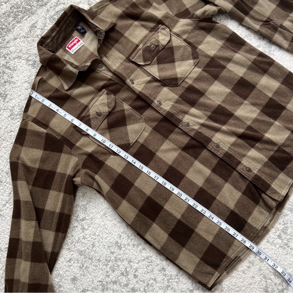Wrangler Men’s Brown Tan Fleece Plaid Button Down Work Shirt Casual Large - Picture 4 of 8